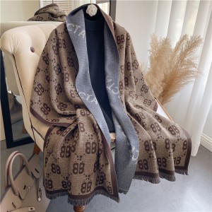 Xiaohongshu recommends the letter scarf for women in autumn and winter, which can be worn as an imitation cashmere shawl for both warmth and double-sided tassel scarf