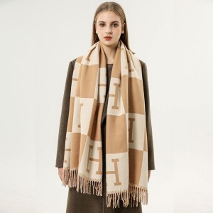 2022 European and American new imitation cashmere tassel scarf women's H autumn and winter warm double-sided scarf air conditioning blanket shawl