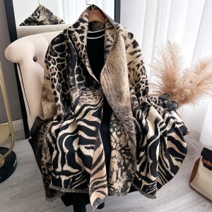 2024 European and American new leopard print scarf, thickened and warm, fashionable for autumn and winter, worn as a shawl, double-sided imitation cashmere dual-use