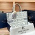 New high-end fashion light luxury tote bag zoo embroidery commuting bag large capacity versatile shopping handbag