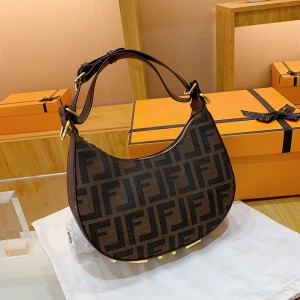 Cross border 2024 new fashionable shoulder bag, European and American retro women's high-end feeling crescent armpit bag, letter small bag