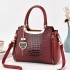 High end large handbag for women in summer, trendy and atmospheric women's handbag, versatile single shoulder crossbody bag, middle-aged women's bag