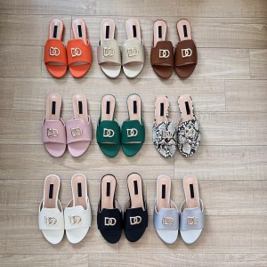 European and American style 2024 summer new style exterior metal buckle letter flat bottomed one character beach casual fish mouth slippers