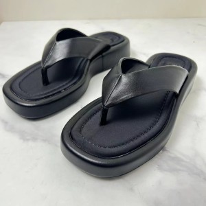 ZA new product 2024 summer round toe flip flops with sponge cake thick sole for height increase, versatile, simple and easy to wear beach sandals for women