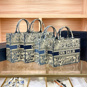 2024 New Classic Old Flower High Fashion Zoo Embroidery Tote Bag Elegant Handheld Shopping Women's Bag