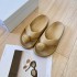 Luo Jia's flip flops are lazy shoes that can be worn on the outside with just one step. Thick soled candy colored beach flip flops, small white shoes, are a niche style