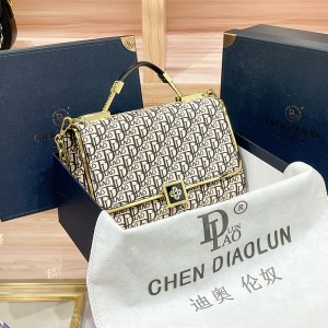 2023 New DIAOLUN Cross border High end Metal Chain Small Square Bag Single Shoulder Crossbody Letter Embroidered Women's Bag