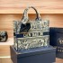 2024 New Classic Old Flower High Fashion Zoo Embroidery Tote Bag Elegant Handheld Shopping Women's Bag