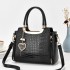 High end large handbag for women in summer, trendy and atmospheric women's handbag, versatile single shoulder crossbody bag, middle-aged women's bag