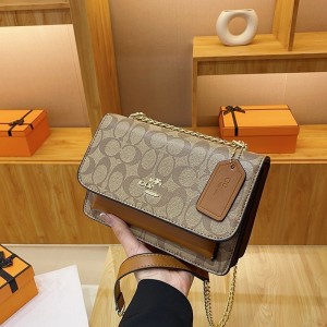 2024 bag women's bag new fashionable and versatile small square bag internet famous texture single shoulder crossbody women's bag cross-border wholesale