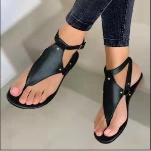 Wish Amazon's new foreign trade plus size sandals for women in Europe and America, flat toed herringbone flat sandals are available year-round