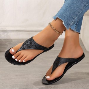 New European and American women's flat bottomed beach flip flops, summer rivet slippers, sandals, sandals, and sandals