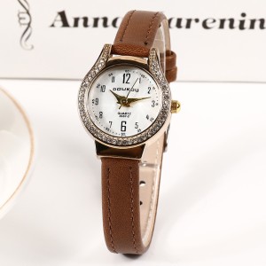 24 year fashion new style women's watch, women's watch, niche, light luxury, clever, student, high-end, retro leather watch, quartz watch