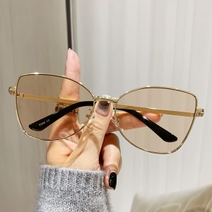 Cross border new 2024 metal cat eye sunglasses, internet famous butterfly frame glasses, European and American fashion street photography sunglasses wholesale