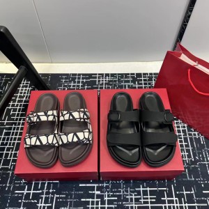 V Home Slippers 2024 New Retro V-Buckle Velcro Casual Thick Bottom Beach Sandals Outerwear Unisex Available in Stock