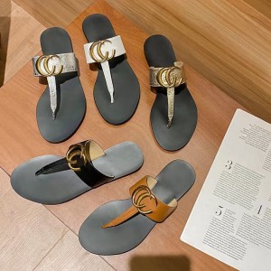 Double toe flat sandals for women in summer, black, European station, metal clip on, soft bottom, exposed toe flip flops