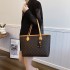 Tote bag 2024 summer new trendy high-end fashion, large capacity hand-held shoulder bag, niche commuting big bag for women