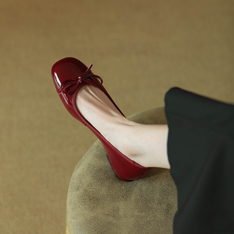 Retro bow square toe shallow mouth flat bottom low order shoes for women 2023 Spring and Autumn new patent leather women's shoes wedding shoes