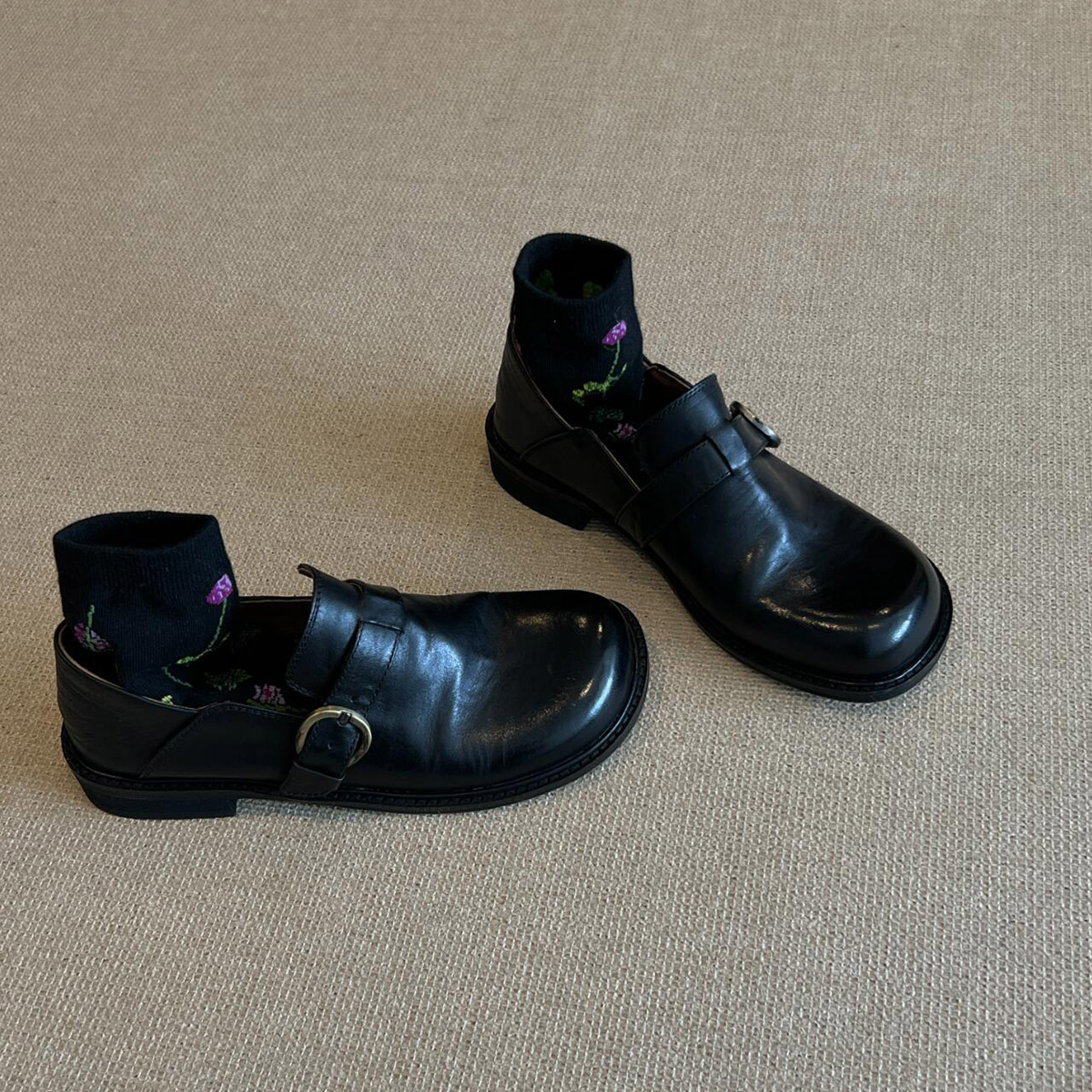 Brushed retro versatile small leather shoes, women's British style single shoes, belt buckle, one foot stepping loafers
