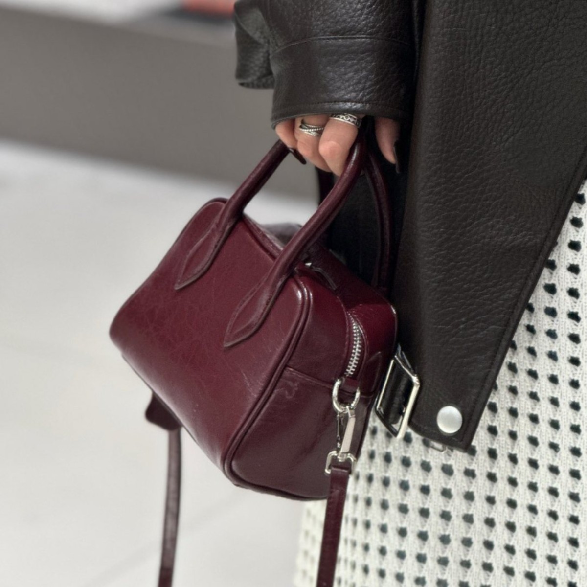 Top layer oil wax cowhide handbag for women 2025 new Korean version fashionable women's bag commuting leisure single shoulder crossbody bag