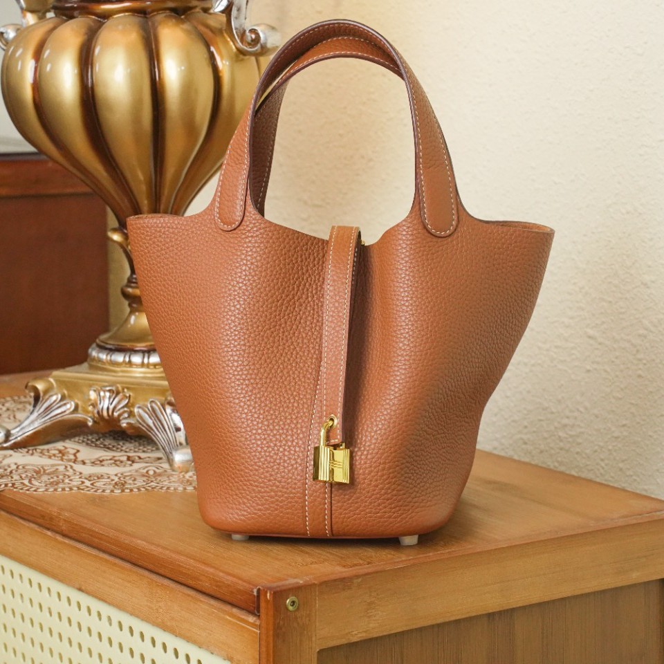 2025 Top selling Bag Women's Head Layer Kraft Vegetable Basket Bag Versatile Water Bucket Bag Genuine Leather Women's Bag Premium Sense Handbag