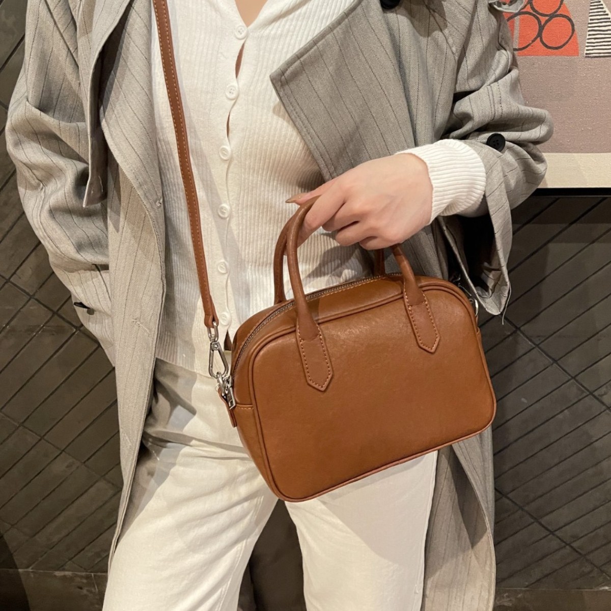 2025 Spring/Summer New Solid Color Leather Handbag Soft Leather Boston Pillow Shoulder Bag Casual Commuter Women's Bag