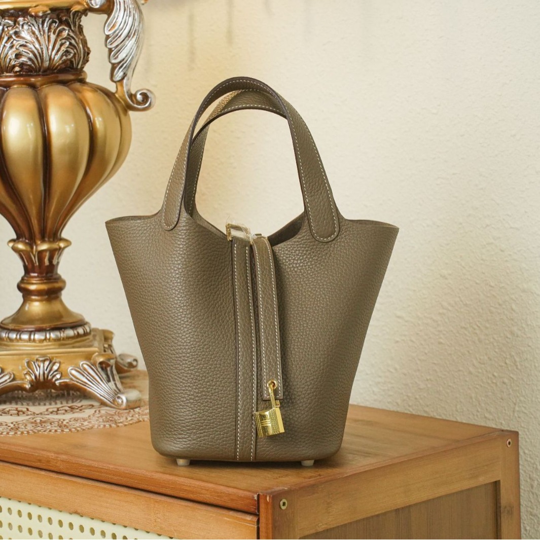 2025 Top selling Bag Women's Head Layer Kraft Vegetable Basket Bag Versatile Water Bucket Bag Genuine Leather Women's Bag Premium Sense Handbag
