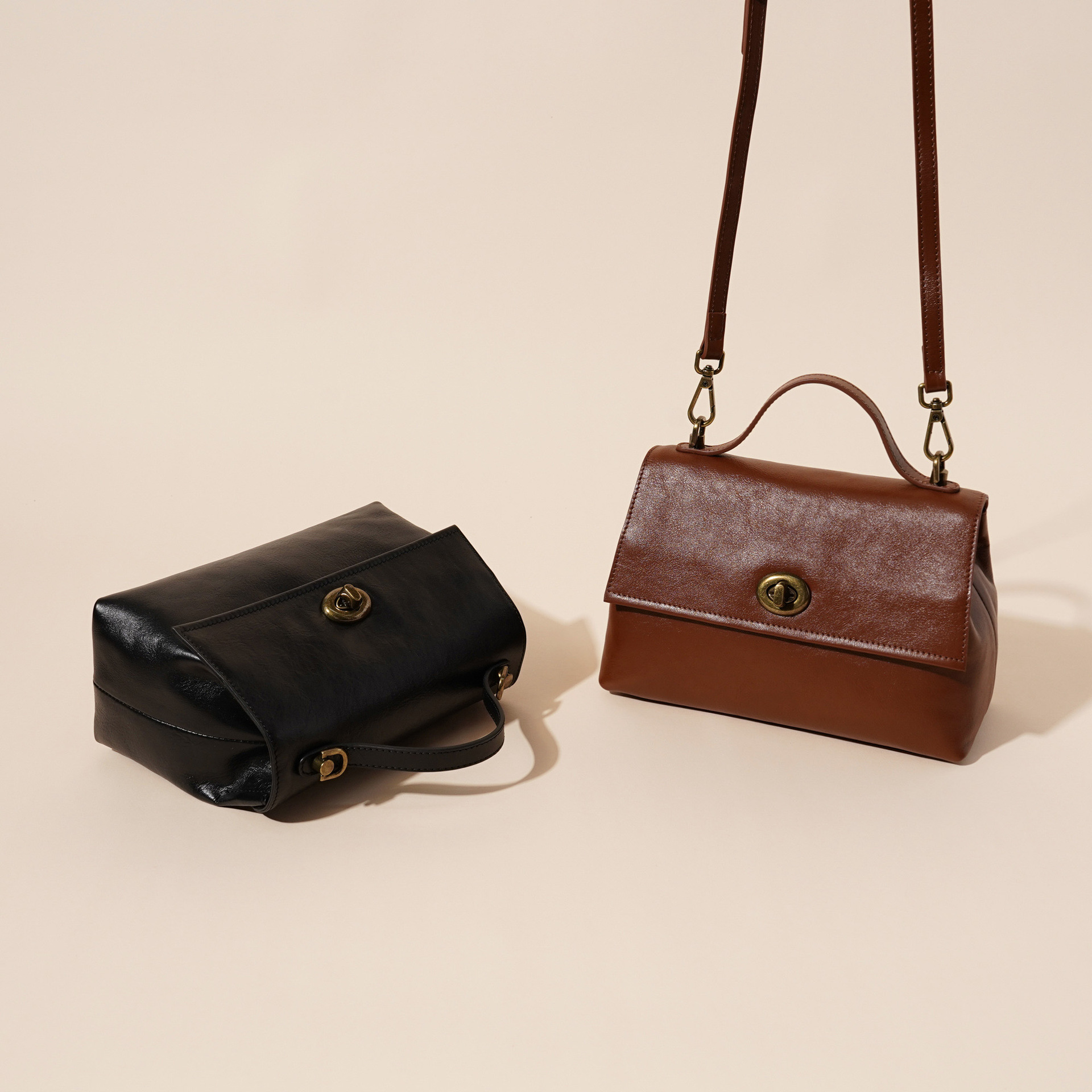 Retro top layer cowhide single shoulder small square bag 2025 new flip cover mailman bag genuine leather niche commuting crossbody bag for women