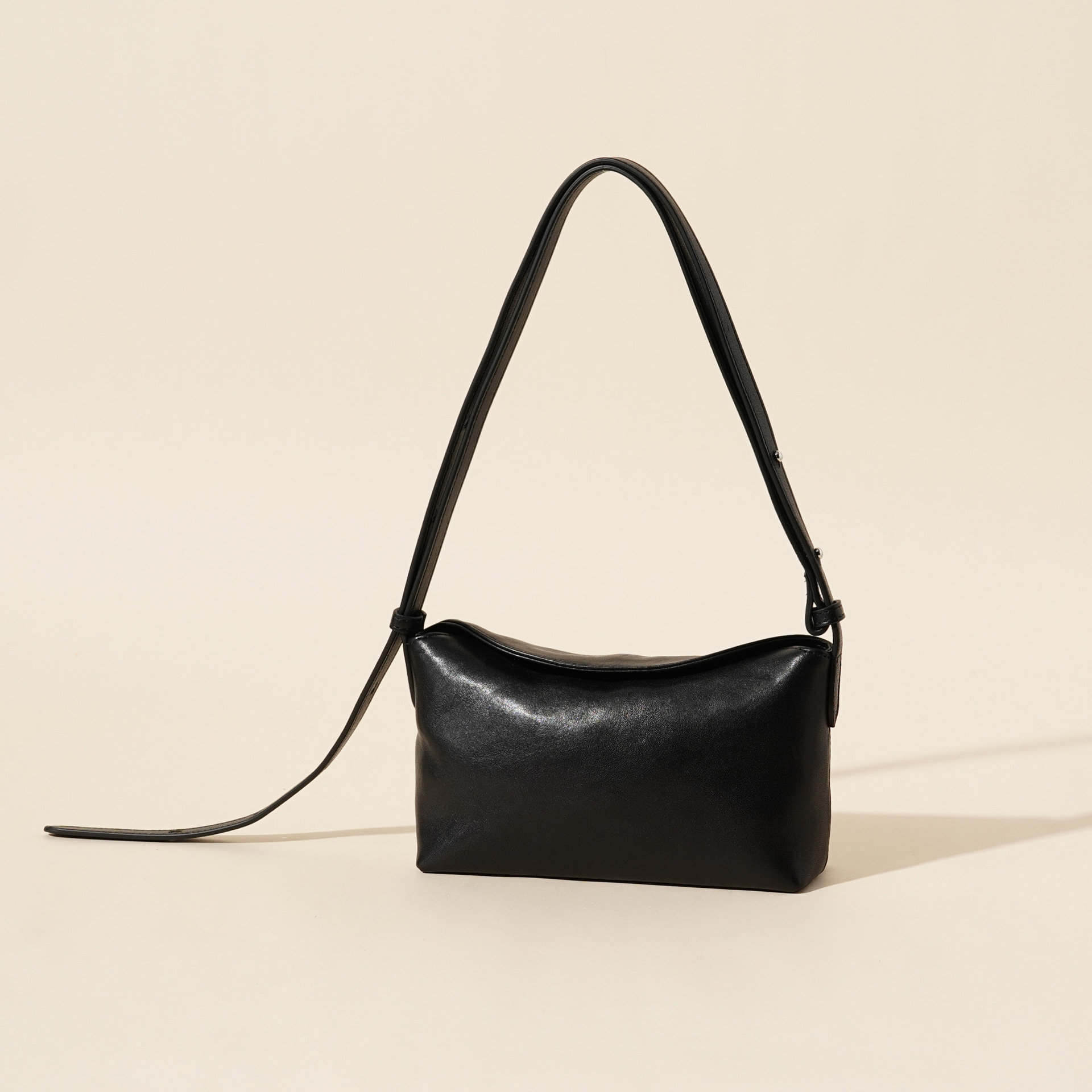 New Sheepskin Versatile 2025 Autumn/Winter Commuter Simple, Light Luxury Texture Trendy Leather Women's Bag Single Shoulder Underarm Bag