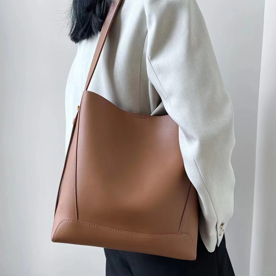 Big bag, women's spring/summer 2025 new style, women's bag, crossbody bag, versatile leather, single shoulder, large capacity commuting bucket bag