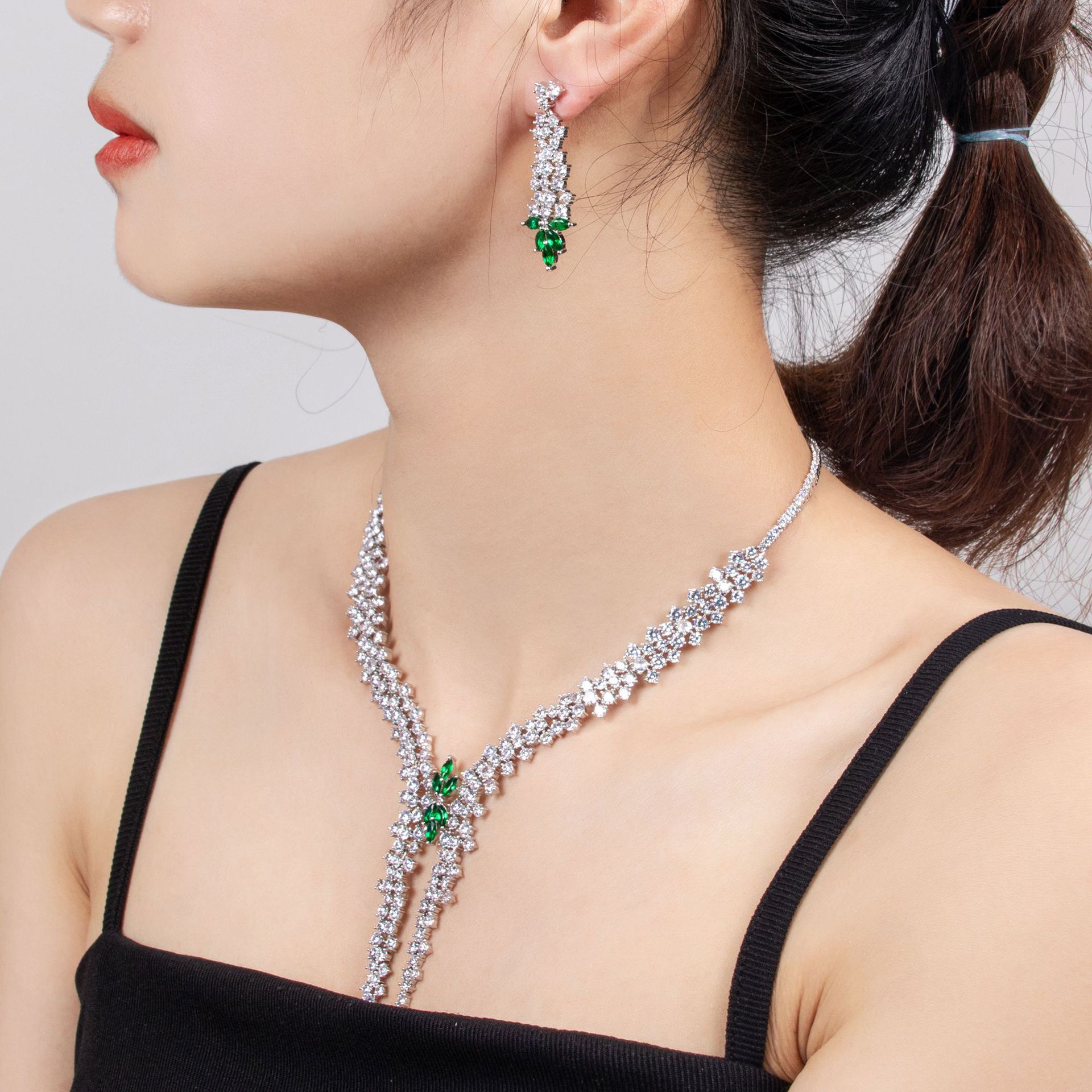 European and American cross-border popular jewelry fashion exaggerated zircon necklace earrings women's versatile niche high-end jewelry set
