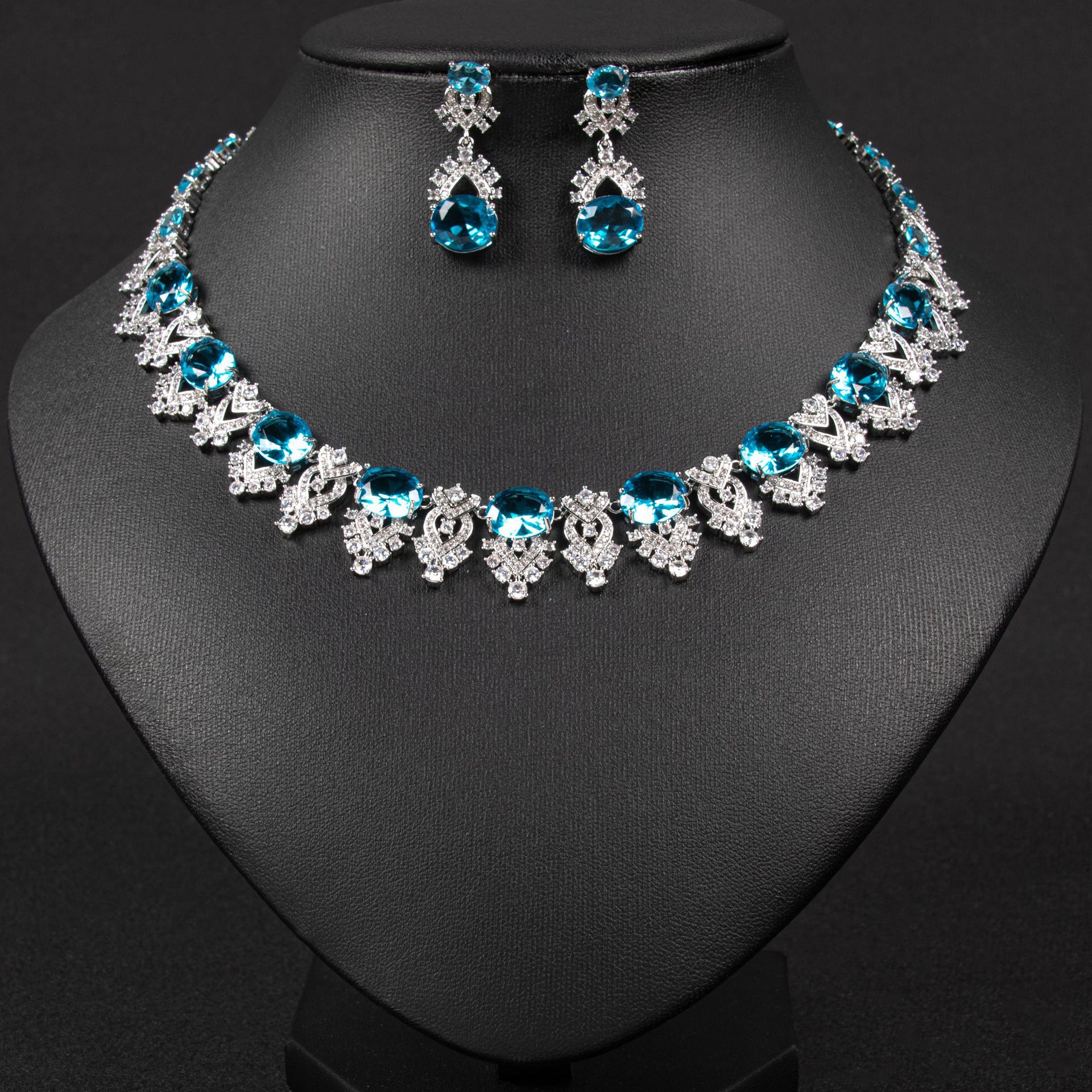 Cross border hot selling luxury bridal jewelry set with European and American style accessories, copper inlaid 3A zircon necklace, women's niche design sense