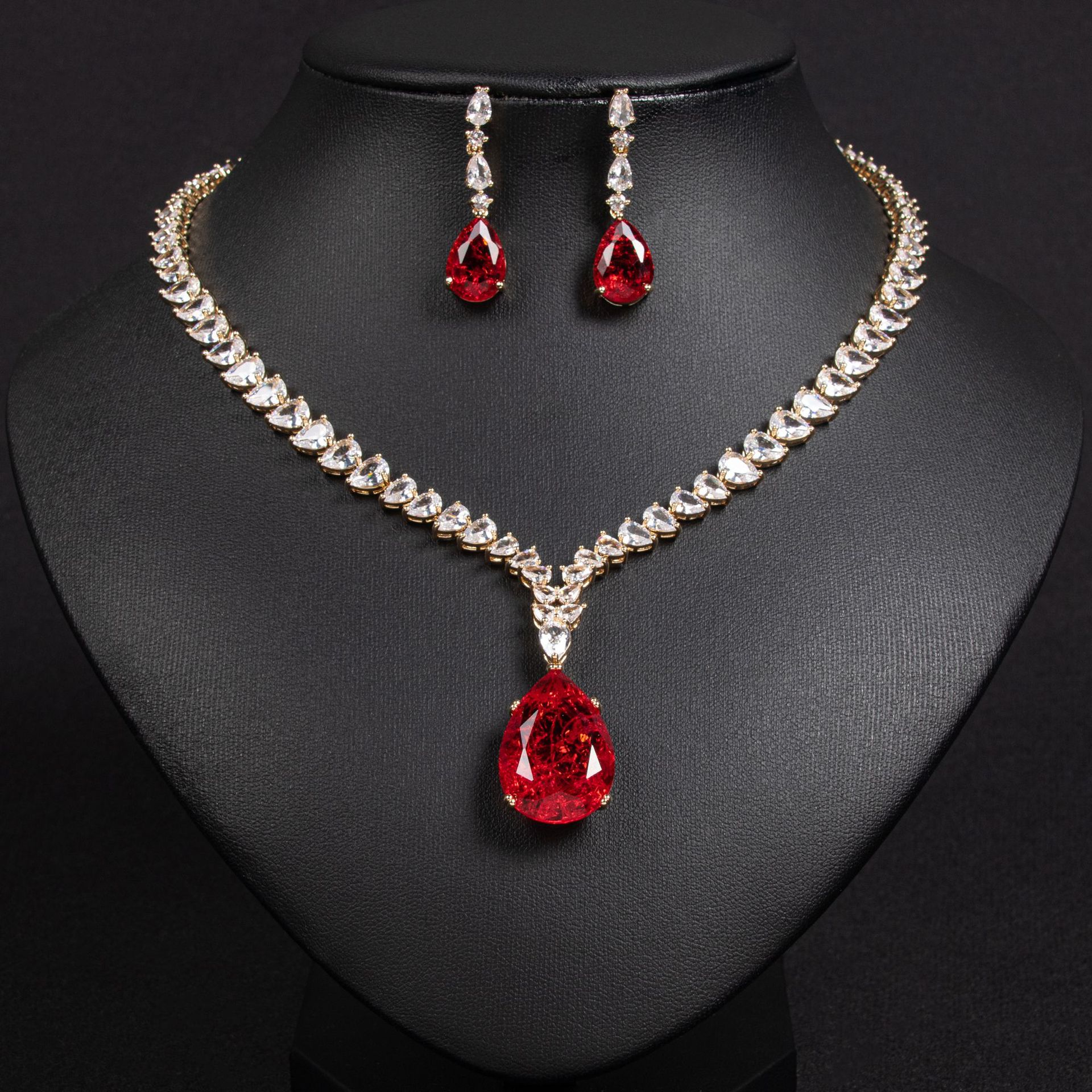 European and American hip-hop style luxury bridal zircon necklace set jewelry, heart-shaped collarbone chain tassel earrings pendant jewelry