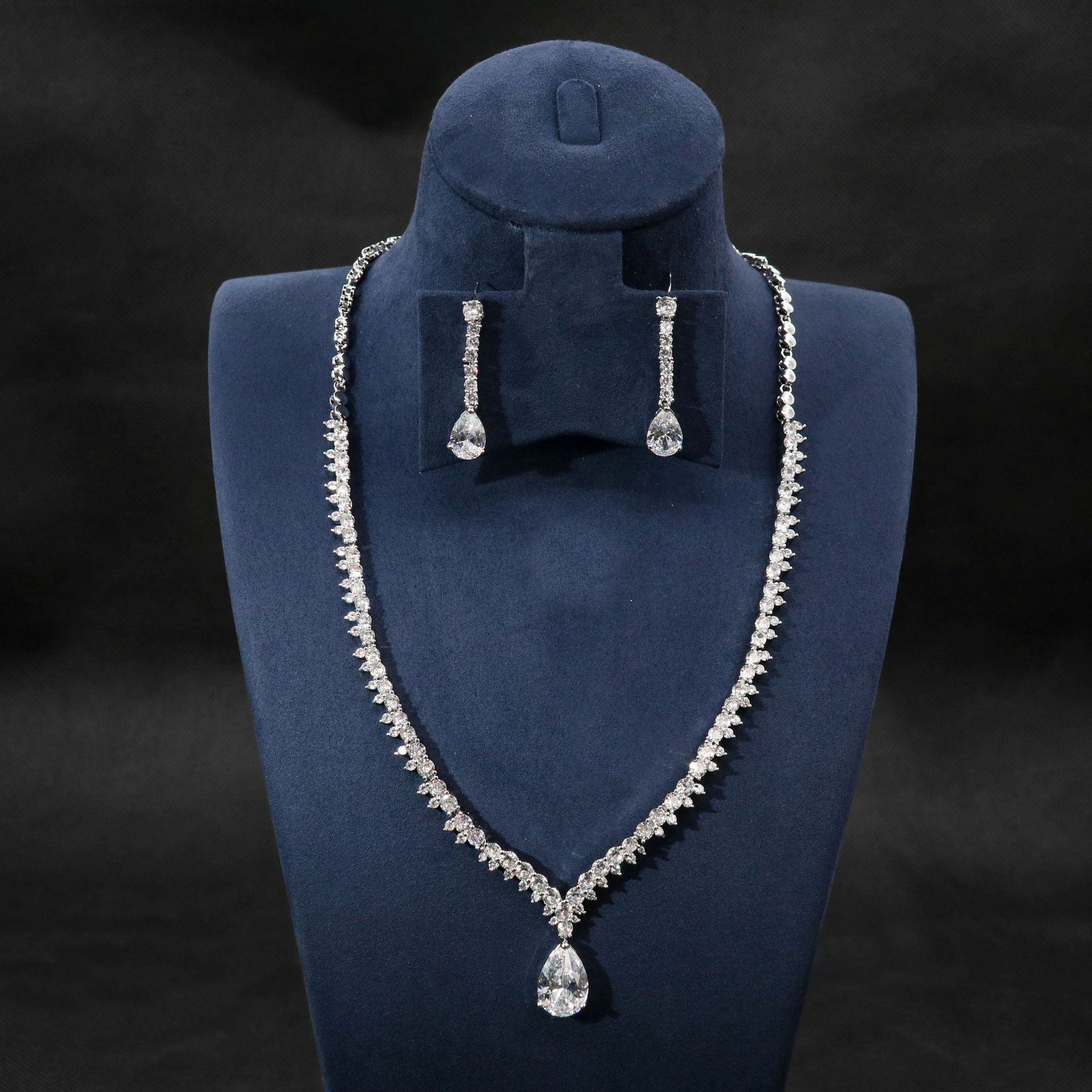 AliExpress cross-border popular Korean version 3A water droplet pendant zircon necklace earrings simple casual bride jewelry set