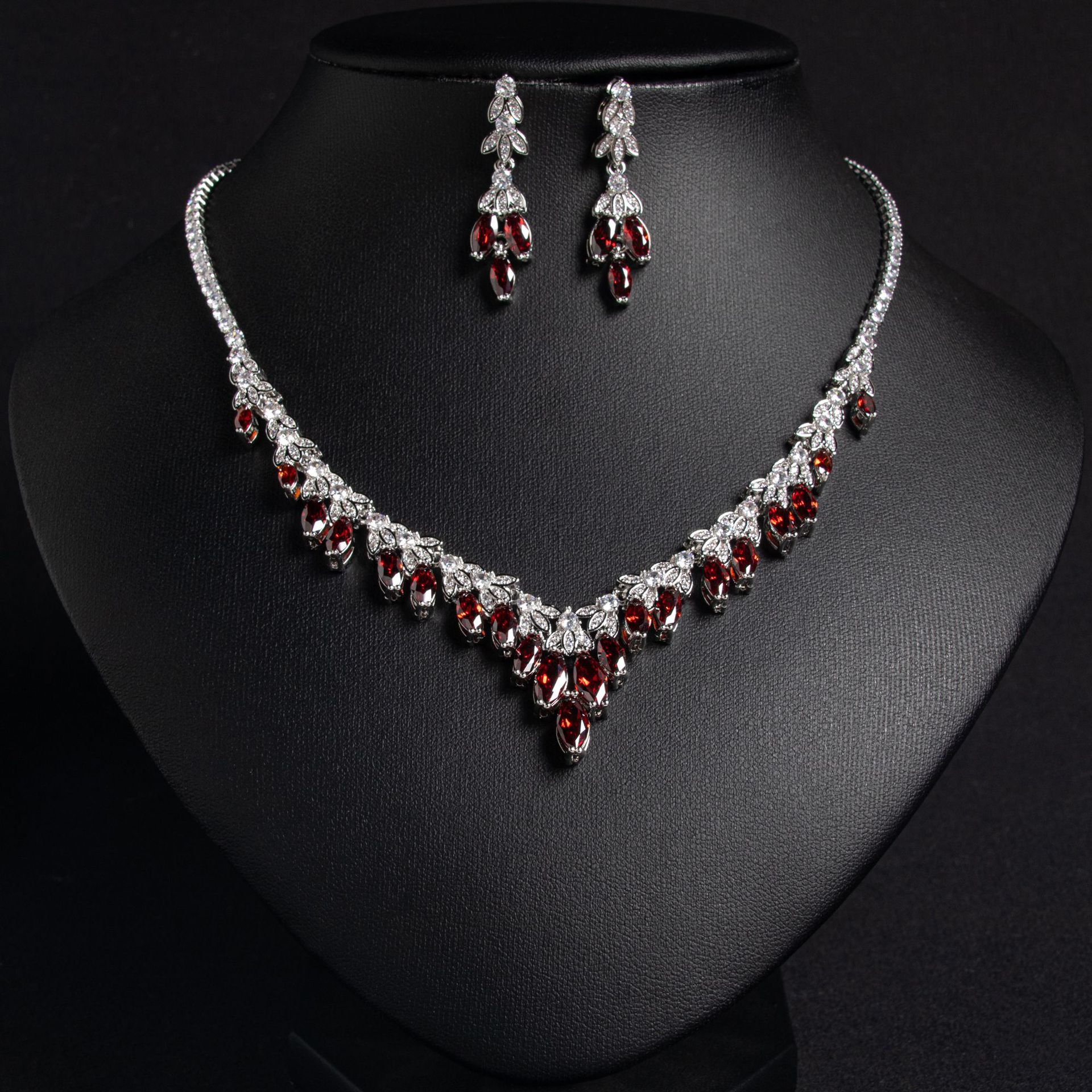 European and American minimalist luxury bridal zircon set, feminine necklace, earrings, two-piece set, fashionable banquet wedding dress accessories