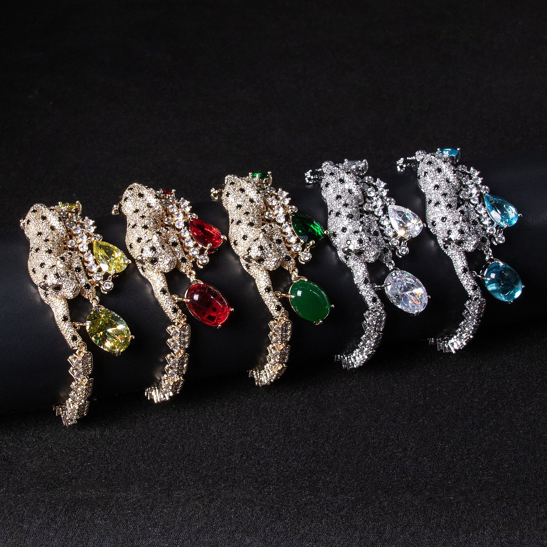 Cross border style falling into the galaxy exquisite cheetah bracelet high-end feeling egg face bracelet micro inlaid with diamonds light luxury jewelry wholesale