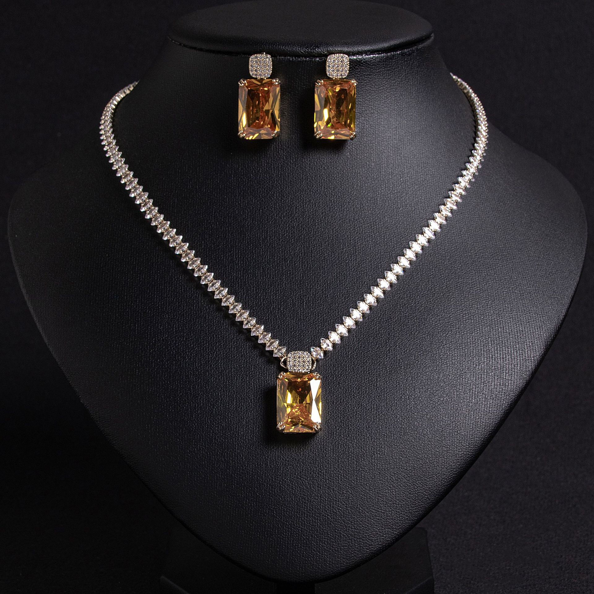 European and American zircon necklace, earrings, jewelry set, geometric blocks, high-end feel, light luxury pendant, feminine temperament, chain lock, bone chain
