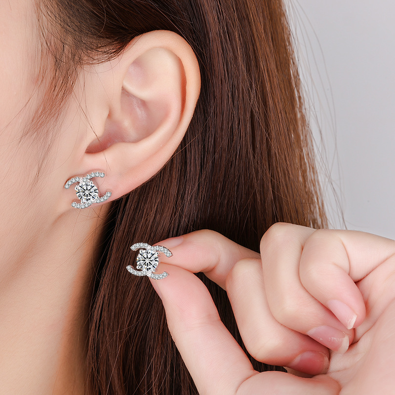 Cross border small fragrance high-end feeling 1 carat D-color moissanite earrings for women's s 925 pure silver earrings for women's moissanite earrings