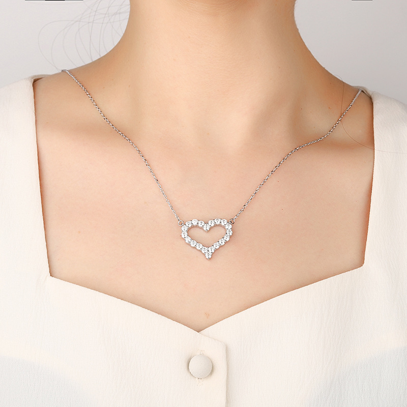 925 silver moissanite necklace, women's heart-shaped moissanite pendant, T home style collarbone chain, cross-border hot selling, factory direct sales