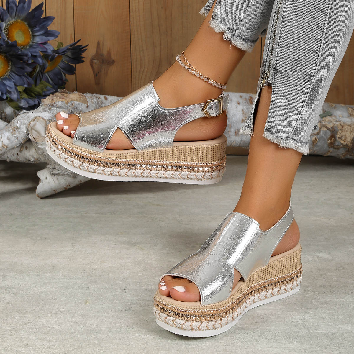 Spring and summer new European and American oversized hollowed out fish mouth wedge sandals for women's sponge cake silver shiny buckle strap flat bottom women's shoes