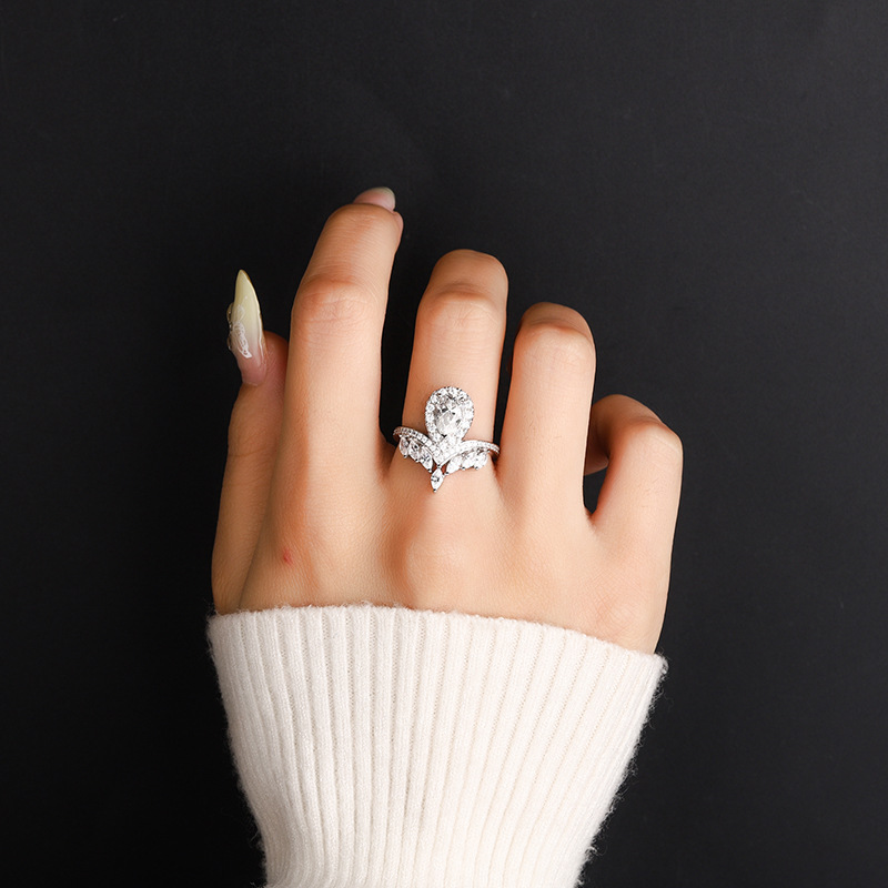 Cross border hot selling 925 silver ring, women's fashionable personality, V-shaped water droplet shaped proposal silver ring, Mozambique diamond wedding ring