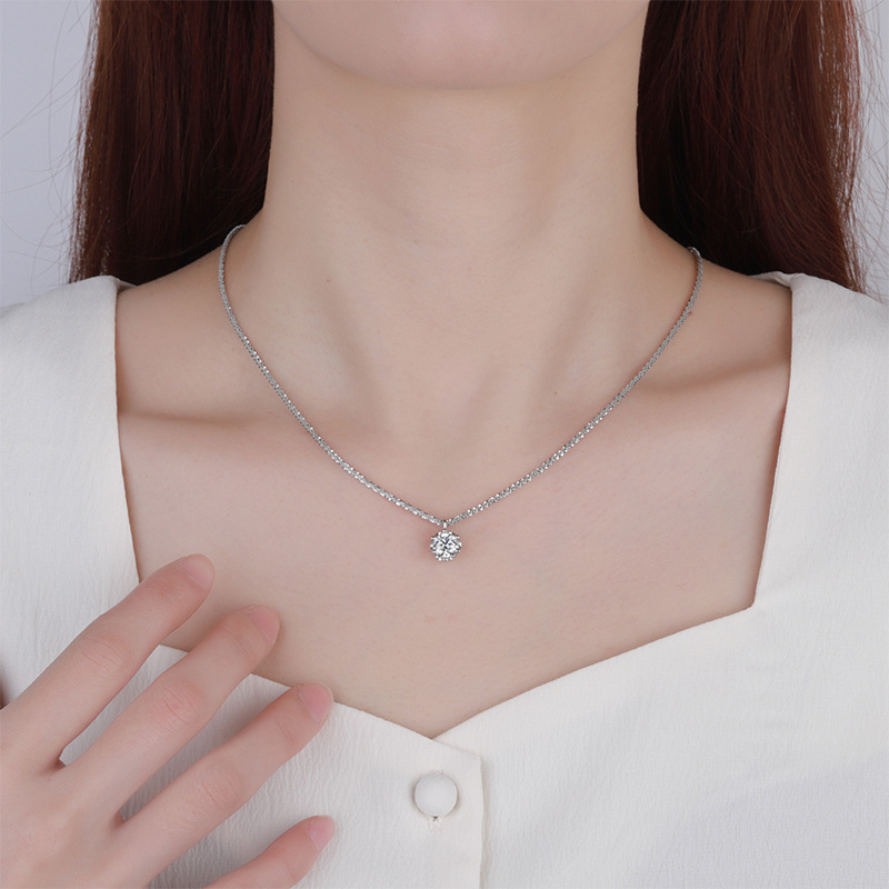 Pure silver S925 minimalist Mozambique diamond pendant Valentine's Day gift for girlfriend collarbone chain light luxury sparkling necklace
