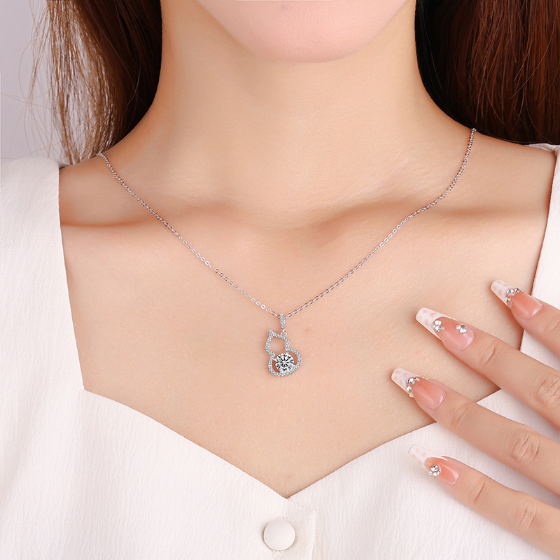 Cross border European and American manufacturers wholesale s925 pure silver pendant women's gourd light luxury style moissanite temperament collarbone chain necklace