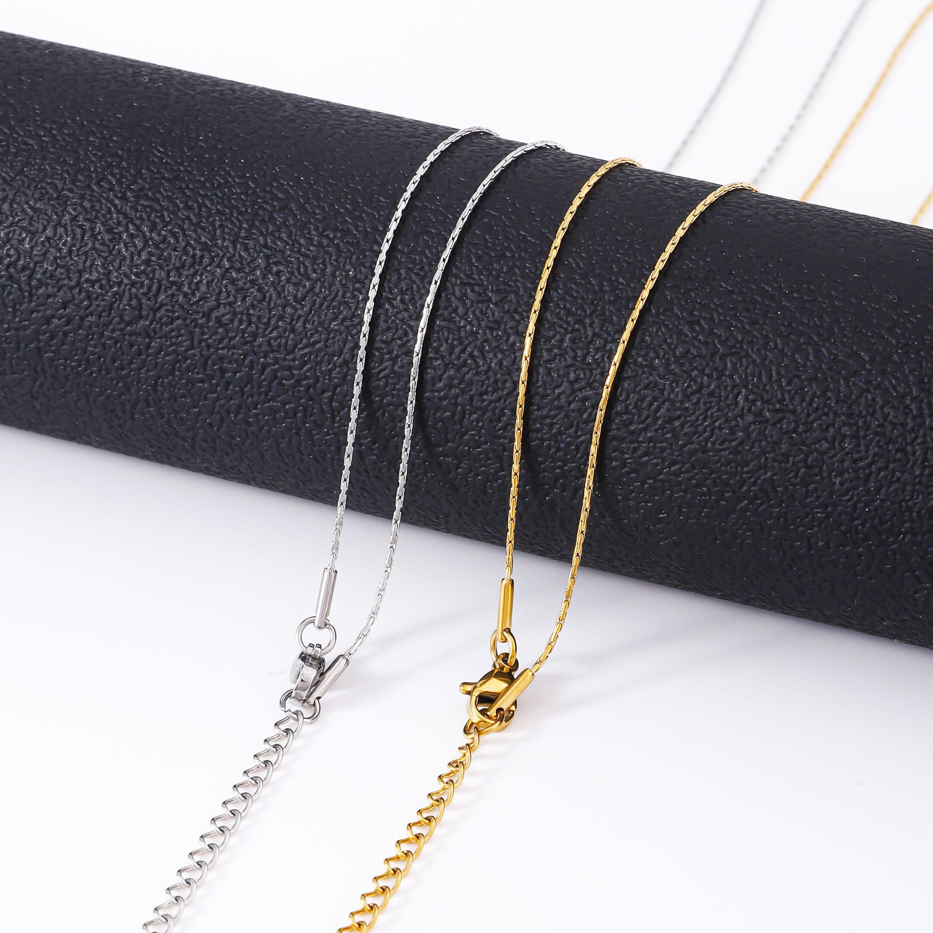 European and American fashion stainless steel hammer round necklace 18K plated with real gold in the furnace for men's and women's accessories, plain chain titanium steel necklace