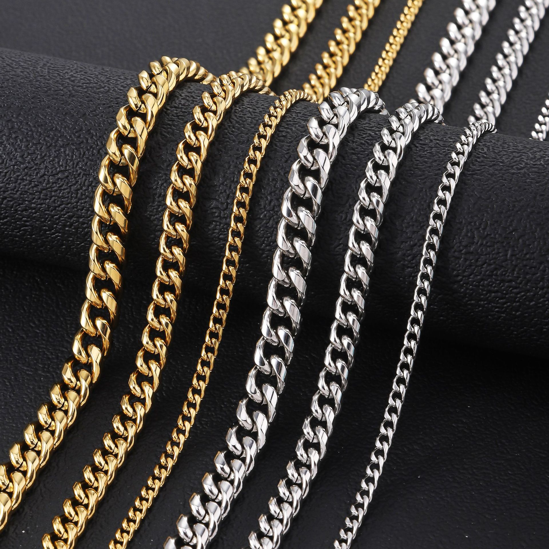 Stainless steel round ground chain necklace, cross-border hot selling, fashionable and personalized Cuban chain, vacuum plated 18K gold titanium steel necklace