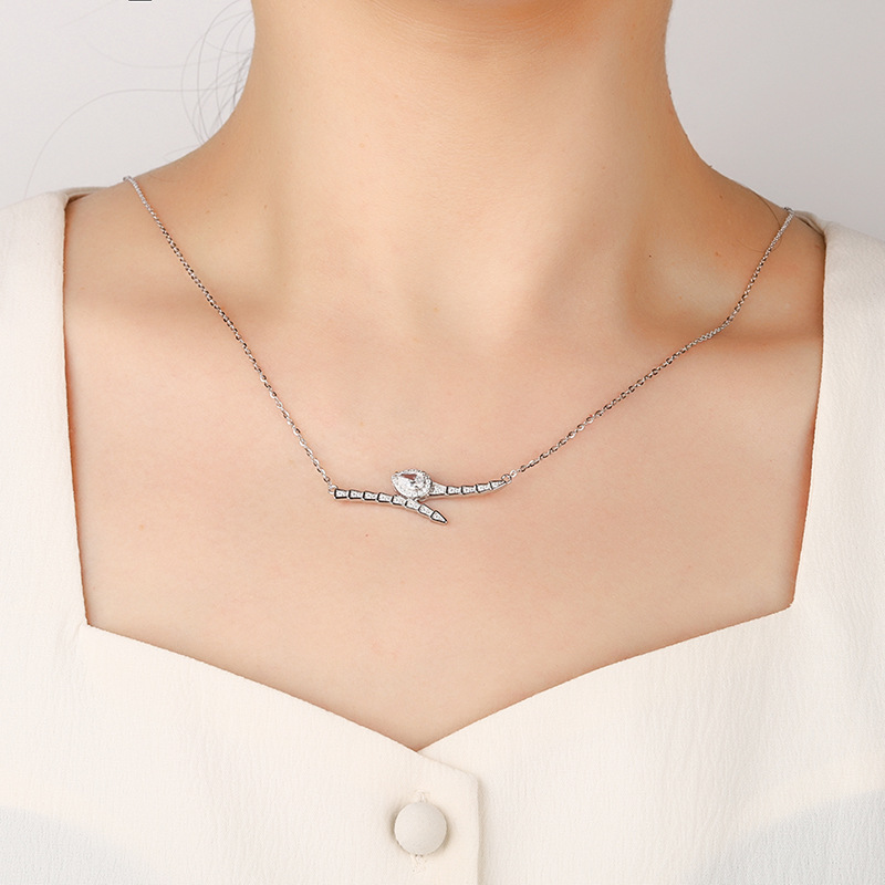 S925 silver pendant, female snake shaped diamond inlaid simple personality pendant, moissanite temperament collarbone chain necklace, cross-border hot selling