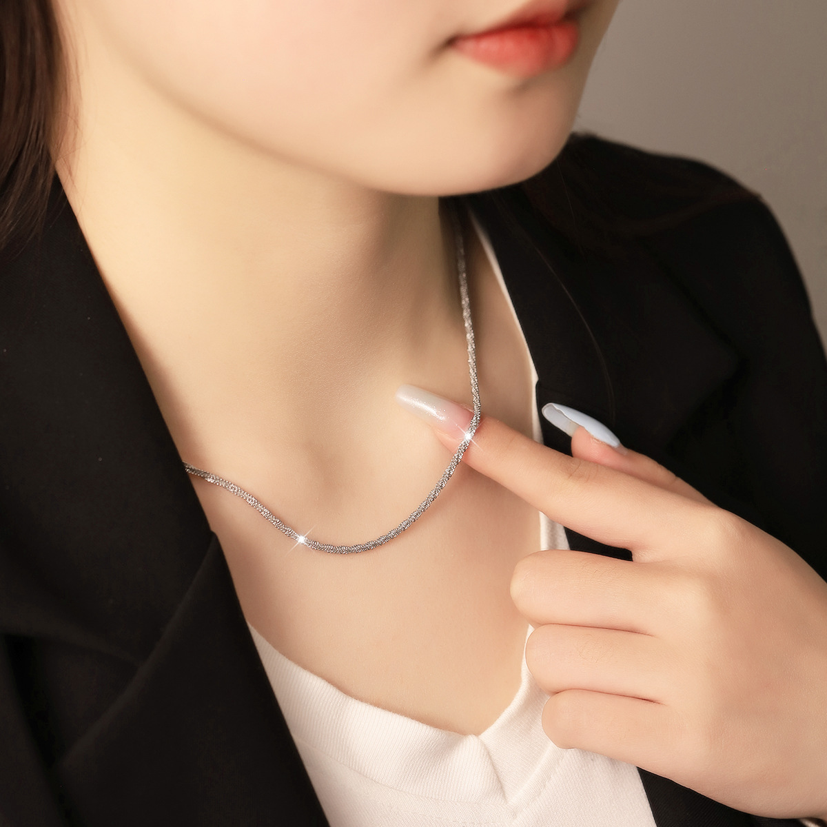 European and American simple titanium cauliflower chain Fried Dough Twists sparkling necklace small star clavicle chain stainless steel chain