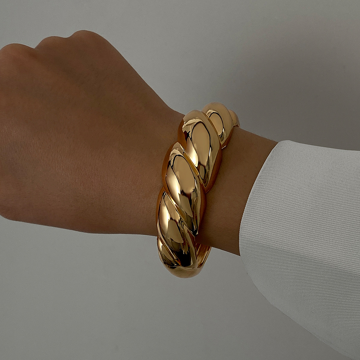 European and American Heavy Industries Metal Nut Flower Tin Paper Texture Double layer Wrinkle Bracelet Light Luxury Niche High End Charm Bracelet