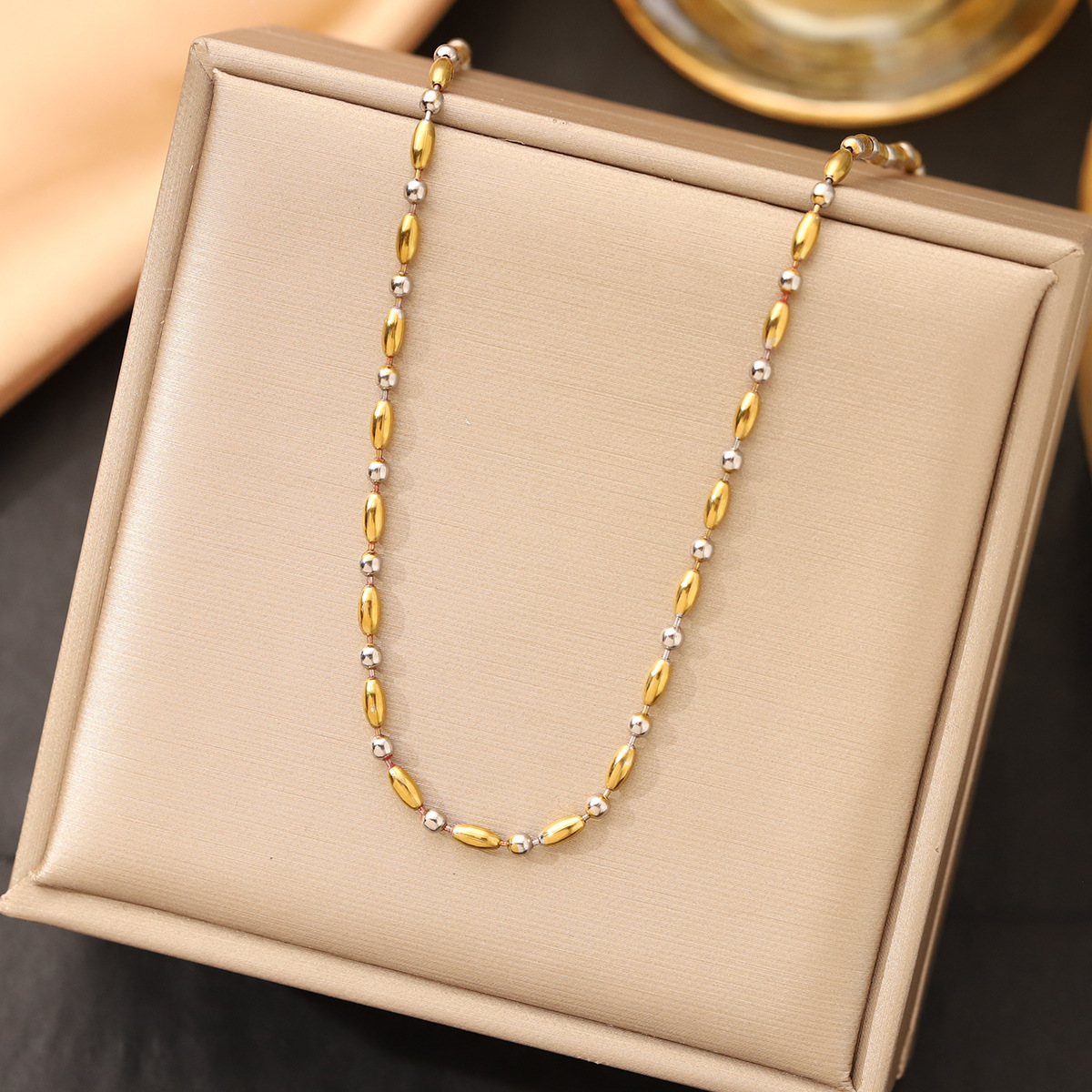 Stainless steel bead chain necklace cross-border European and American women's 18K gold plated lock bone chain, washable fashionable titanium steel necklace