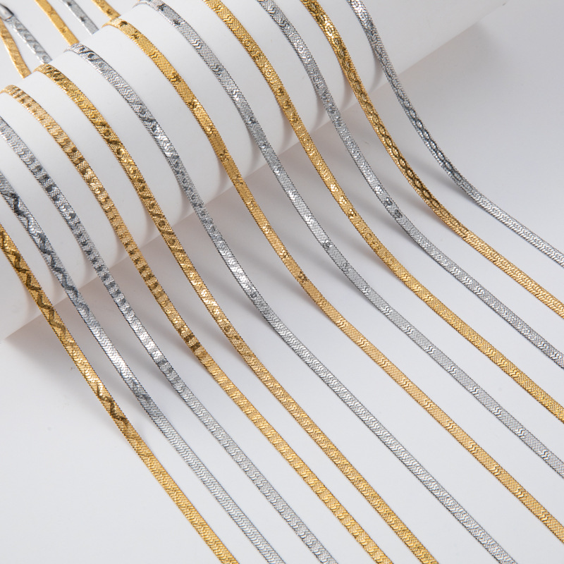 Stainless steel flower blade necklace, titanium steel snake bone necklace, simple women's collarbone chain, fashionable flat snake chain jewelry